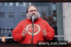 Nascido de um estupro, homem emociona ao criticar aborto