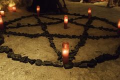 Satanistas processam empresa por não promover "ritual de aborto"