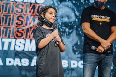 Menino que superou doença desconhecida prega sua fé: "Quero espalhar Jesus pelo mundo"