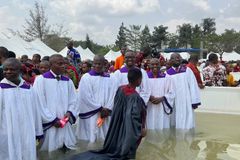 Mais de 10 mil pessoas são batizadas após evangelismo na Nigéria