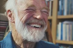 Livro resgata reflexões de Eugene Peterson sobre a Páscoa