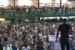 Grande Rio: culto na quadra da escola de samba vira polêmica