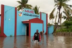 Ciclone se aproxima de Moçambique, com risco de inundar casas e igrejas