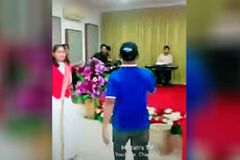 Indonésia tem mais um culto interrompido por multidão furiosa