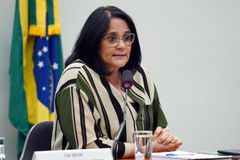 Damares esclarece conceito bíblico de submissão da mulher: "É uma questão de fé"
