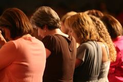 Dia Mundial da Oração: conheça a história da data que é celebrada há mais de 130 anos