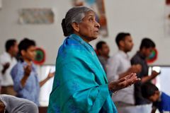 "Decidimos nos afastar do hinduísmo e seguir a Cristo", diz mulher que hoje é discipuladora | Notícias Gospel