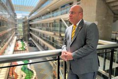 Veja como o Pr. Oséias de Madureira está se preparando para assumir mandato na ALESP