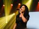 Kemilly Santos canta mensagem de força em "Limite"