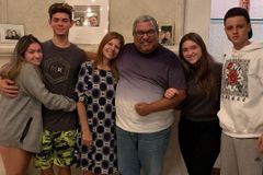 Viúva de Gugu celebra ida de filhas à igreja: ‘Oro para que façam parte do corpo de Cristo’