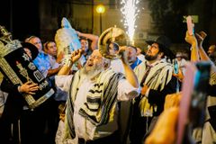 Festa de Purim: judeus celebram livramento de morte relatado no livro de Ester