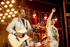 Adhemar de Campos e Paulo César Baruk cantam "Amigo de Deus"