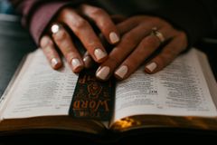 Por ser mulher: nosso papel na sociedade e na família