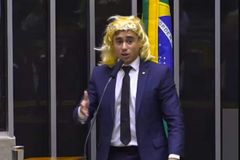 Nikolas Ferreira nega transfobia em discurso na Câmara: “Defendi o direito das mulheres”