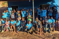 Missão constrói casa para idosa cadeirante que não tinha acesso a banheiro