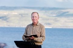 "Precisamos da visitação do Espírito Santo", diz Max Lucado após experiência com línguas