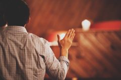 Pesquisa: Mais da metade dos cristãos têm dúvidas sobre suas crenças religiosas