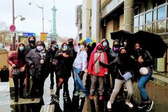 Estudantes leem a Bíblia para ajudar jovens com depressão devido à pandemia, na França