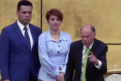 Mulher não pode ter mais estudo que o marido, diz bispo Macedo; Redes sociais reprovam | Notícias Gospel