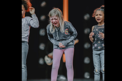 Menina de 9 anos oprimida por vozes malignas é liberta: "Me sinto em paz"