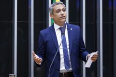 Deputado promete colocar 'medo em professores militantes'