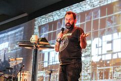 Ex-vocalista do Oficina G3, Luciano Manga testemunha: "Deus me livrou da morte" | Notícias Gospel