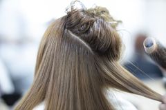 Tem mega hair? Saiba como tingir e quais são os cuidados