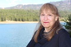 Idosa cadeirante se recusa a parar de servir ao Senhor: "Meu trabalho é confiar em Deus"