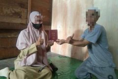 Muçulmano se converte após encontrar papel com versículo: "Fiquei curioso"