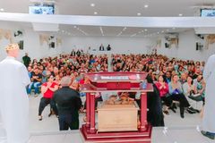 Jogadores do São Paulo e Corinthians visitam igreja do pastor Ezequias Silva