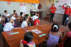 Peru elimina o uso de linguagem inclusiva em livros escolares