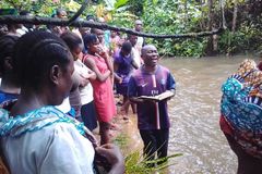 Igreja de Camarões responde à crise pregando a Palavra de Deus: "Não podemos parar"