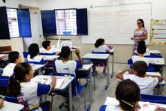 Peru aprova lei que proíbe 'linguagem neutra' nas escolas do país