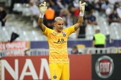 Goleiro do PSG conduz estudos bíblicos em Paris: "Procuro fazer as coisas para Deus"