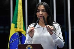 Senadora Eliziane Gama comemora assinatura de projeto que viabiliza piso nacional da enfermagem