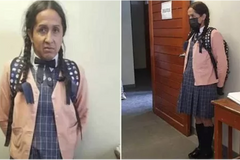 Vestido de menina, homem entra em banheiro feminino de escola