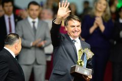 “Nós cumpriremos essa missão”, diz Bolsonaro ao ser homenageado no Gideões Missionários | Notícias Gospel
