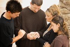 Cristãos fazem campanha contra violência nas escolas: "A oração é a nossa maior arma" | Notícias Gospel