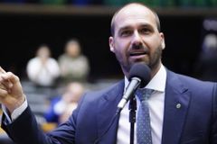 Eduardo Bolsonaro defende projeto contra doutrinação de gênero