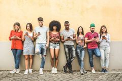 Jovens entre 15 e 24 anos tem "relação precária com a Bíblia", avalia Sociedade Bíblica