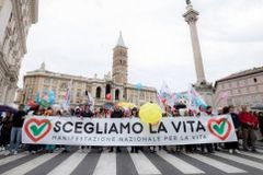 Milhares vão às ruas na Itália em manifestação contra o aborto