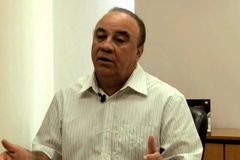 Líder da Quadrangular é um 'lobo em pele de cordeiro', diz pastor