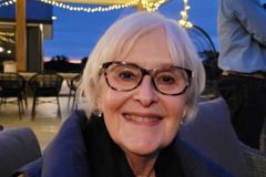 Pais aceitam Jesus após filha orar por 20 anos: ‘Deus os trouxe à fé’