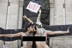 Parada Gay se transforma em desfile de insultos e provocações aos cristãos