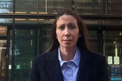 Kristie Higgs criticou ideologia e foi demitida; Agora venceu recurso