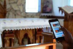 Professor afirma que a "tecnologia da distração" está prejudicando nossa intimidade com Deus | Notícias Gospel