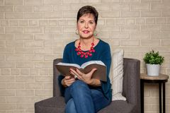 Joyce Meyer ensina como receber cura através da Bíblia: "É o nosso remédio"