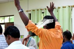 "Minha mãe ganhava a vida com rituais de magia negra", diz pastor evangélico | Notícias Gospel