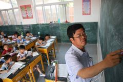 China: professores são forçados a negar a fé para promover o ateísmo