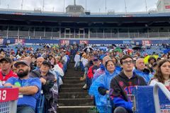 Time faz culto evangelístico em estádio de futebol nos EUA